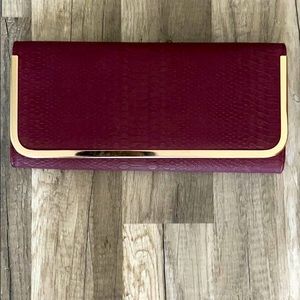 Maroon clutch with detachable chain